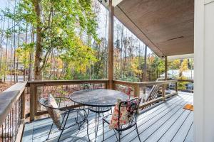 Elevate Treehouses - Book4 treehouses