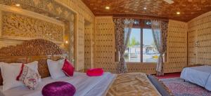 Best View Group Of Houseboats