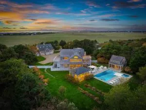 Wander Martha's Vineyard - 埃德加敦