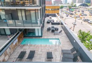 Poolside Bliss - 22 FL w Tower Views! FREE Banff Pass, Gym, Parking, Summer Outdoor Pool!