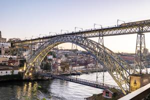 Panoramic River View Downtown With Terrace