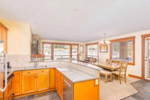 Stonegate Resort Unit A206