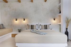 Arch Chora Home next to the Old Castle