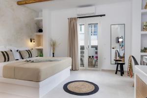 Arch Chora Home next to the Old Castle