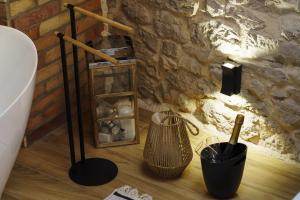 Villa Dalmatina Charming stone house with pool, 40 m from see