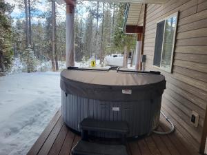 Henrys Post by KABINO Dog Friendly Foosball Fire Pit SmartTV WiFi