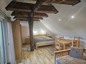 Vířivka a sauna na pokoji,nebo na vlastní terase - Farma u Příbrami