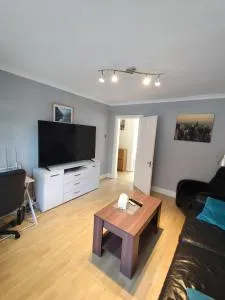 2 Bed Flat Near Station with Parking&Comgarden - 萨顿