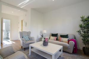 2 bedrooms 2 bathrooms furnished - Bernabeu - Business area with terrace - Minty Stay