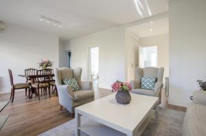 2 bedrooms 2 bathrooms furnished - Bernabeu - Business area with terrace - Minty Stay