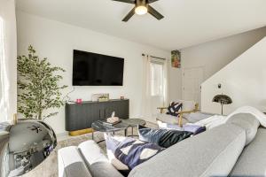 6 Mi to The Strip WFH-Friendly Las Vegas Retreat