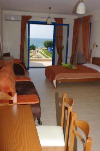 Studio with Sea View (3 Adults)