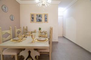 Apartamento com garagem a 100m da praia na Enseada