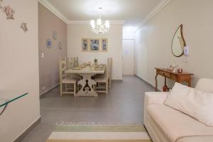 Apartamento com garagem a 100m da praia na Enseada