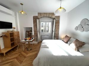Le Comte - Heart of Dijon - With AC