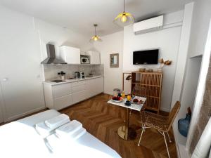 Le Comte - Heart of Dijon - With AC