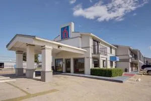 Motel 6-Lancaster, TX - DeSoto - Lancaster - دونكانفيل