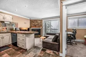 Winter Escape On Perfection - Ski In Out, Pool & Hot Tub - Біг-Вайт