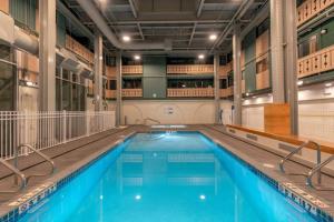 Winter Escape On Perfection - Ski In Out, Pool & Hot Tub
