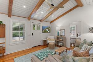 Coast Guard Cottage - 417 Everett St