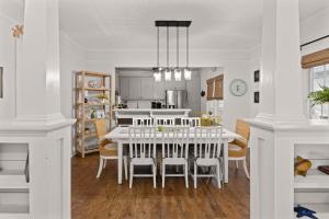 Weekes Cottage - 1129 Ocean Blvd