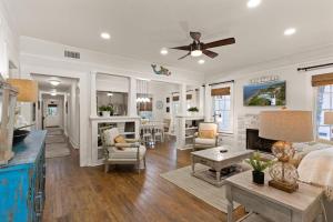 Weekes Cottage - 1129 Ocean Blvd