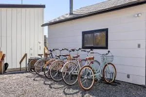 4 Bathrooms Hot Tub Bikes For All King Beds - 利文斯顿