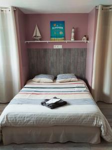 Sejours chez l'habitant Chambre spacieuse agreable fonctionnelle avec acces au wifi : photos des chambres