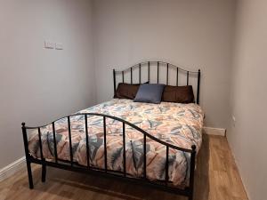 Cosy and spacious room in home with King Size bed