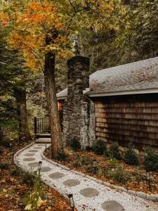 Creek Side Cabin with Wood Fired Hot Tub and Fire Pit - Warren