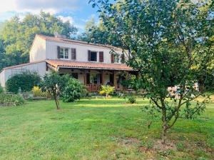 Chambre dhôtes Sous Les Grands Chênes NOMADE