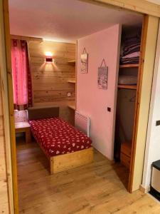 Appartement aux Coches skis aux pieds