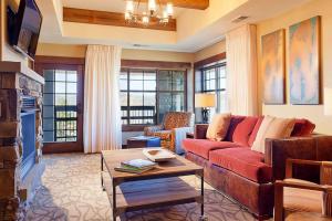 Three Bedroom Suite room in Bluegreen Vacations Paradise Point Ascend Resort Collection