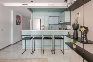 The Ocean Glimpse - 2 BR Comfort & Sea View