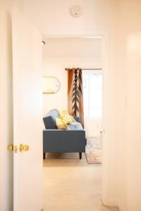 King Suite - Steps to Beach & Close to Pier