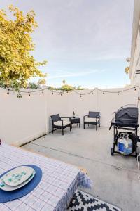 King Suite - Steps to Beach & Close to Pier