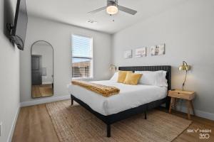 Trails End Here, King Bds, Lux Apt with Gym Access