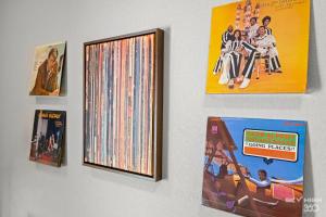 Music-Themed 2BR, King Beds, Gym & Pool