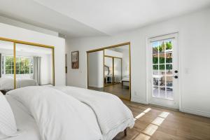 Desert Escape - Renovated, Steps from Pool