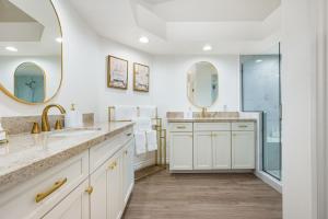 Desert Escape - Renovated, Steps from Pool