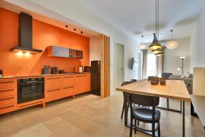 2 BD Lycabettus Stylish Apartment by Live&Travel