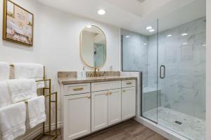 Desert Escape - Renovated, Steps from Pool