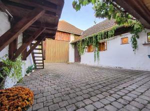 Chaloupka u Mostu sv Jana v centru Vodňan