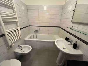 Appartamento con 2 camere e 2 bagni, Porta Venezia