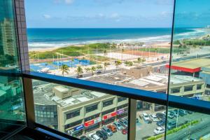 2 Quartos no Smart Orla com Ar, Piscina e Garagem