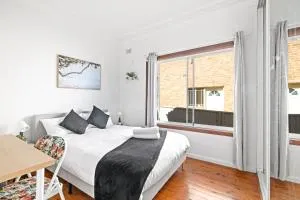 Classic Double Room in Peakhurst - Centrally Located - Shared Bathroom - Sutherland