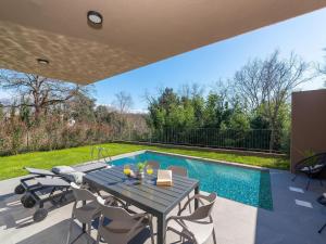 Apartment near beach with pool