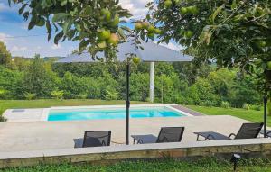 2 Bedroom Nice Home In Radoisce 