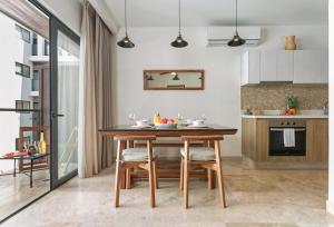 dnh accommodation, stylish condo, central location & impressive pools