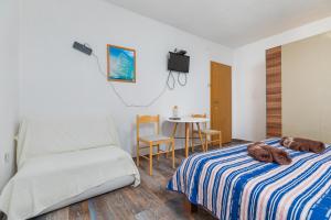 Apartments by the sea Igrane, Makarska - 22690